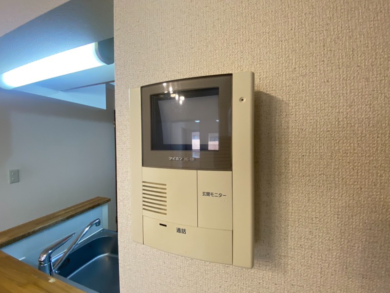 セキュリティ　ＴＶモニター付インターホンです。来客者の顔が見えるので安心！