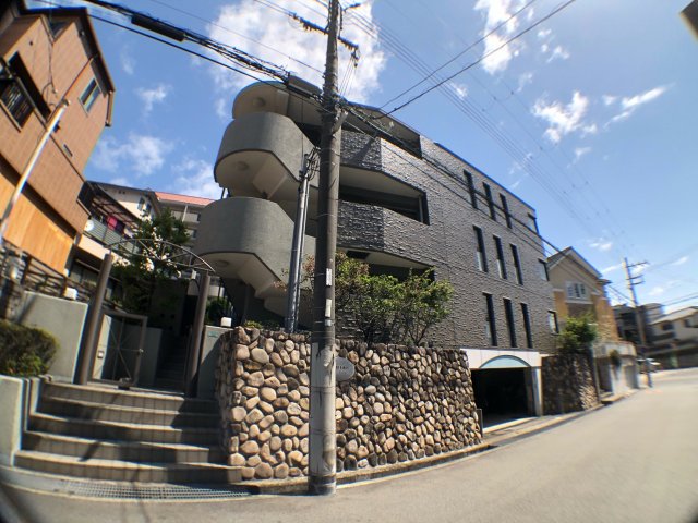 建物外観　敷地内に駐車場あります！