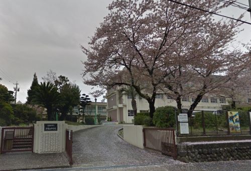 中学校　名古屋市立 伊勢山中学校（中学校）まで937m