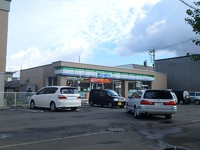 コンビニ　ファミリーマート千歳末広2丁目店（コンビニ）まで235m