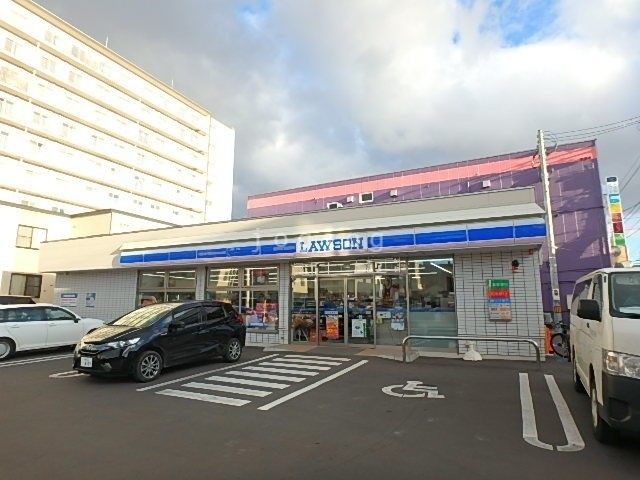 コンビニ　ローソン千歳駅前店（コンビニ）まで608m