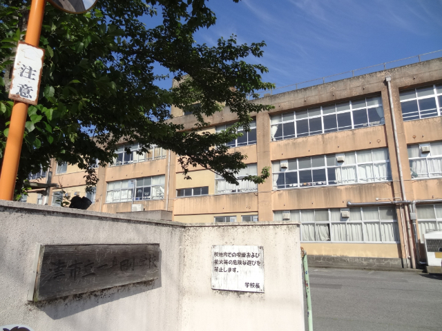 小学校　津市立一身田小学校（小学校）まで817m