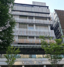 小学校　港区立芝浜小学校（小学校）まで417m