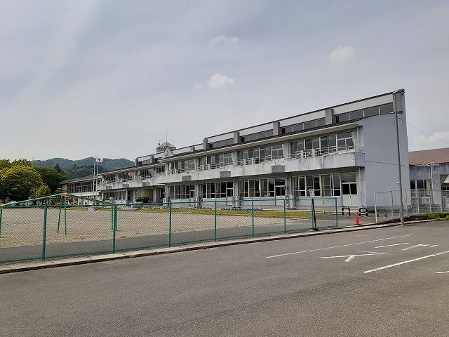 小学校　玉生小学校（小学校）まで970m
