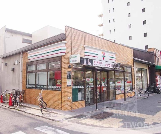 コンビニ　セブンイレブン京都烏丸六条店（コンビニ）まで356m