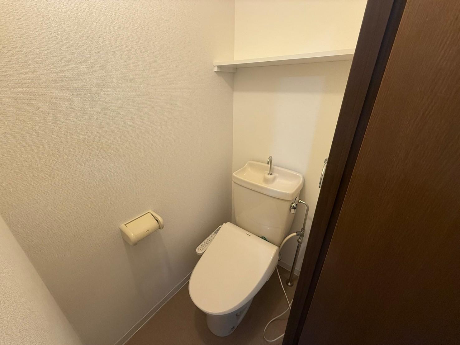 トイレ　温水洗浄便座付きのトイレです