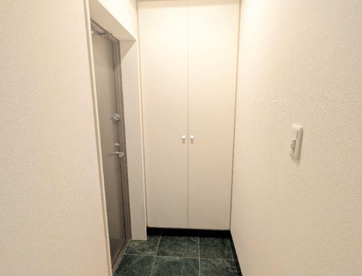 玄関　※別部屋の参考写真です。