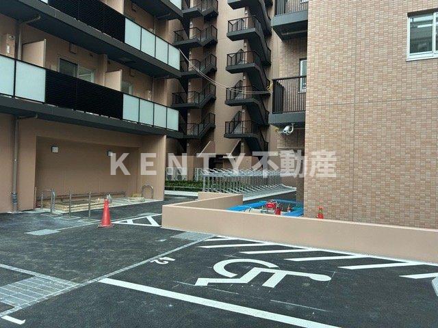 駐車場　駐車場があるので、車を買う予定の方も安心です