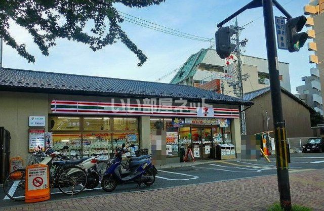 コンビニ　セブンイレブン 京福西院駅前店（コンビニ）まで545m