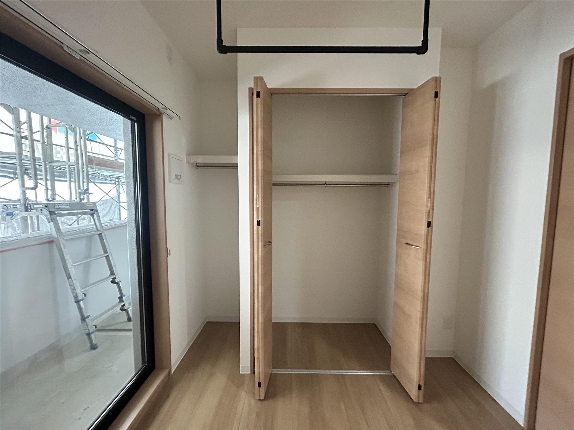 収納　使いやすいハンガーパイプ付き収納(モデルルーム)