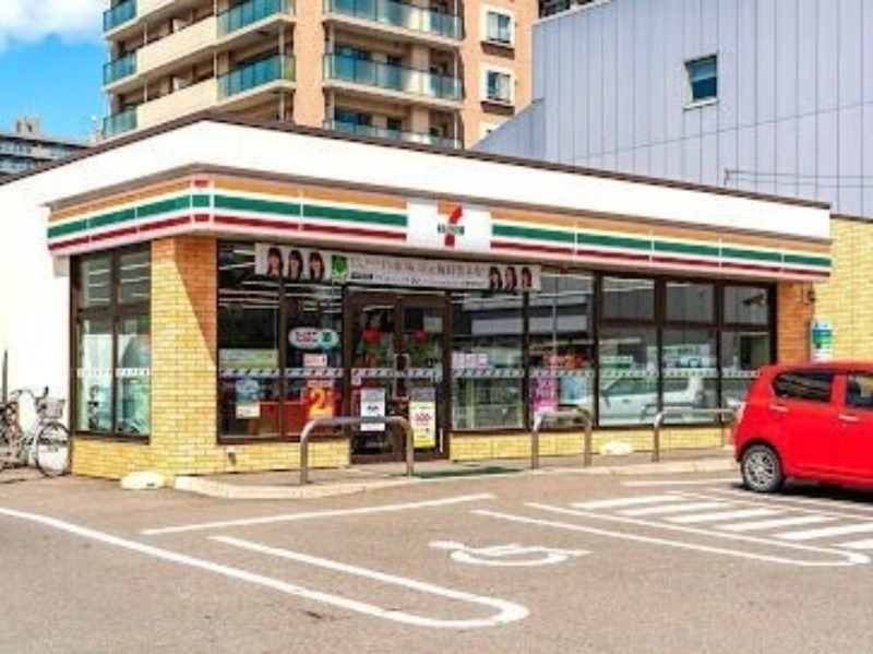 コンビニ　セブンイレブン札幌北13条東駅前店（コンビニ）まで291m