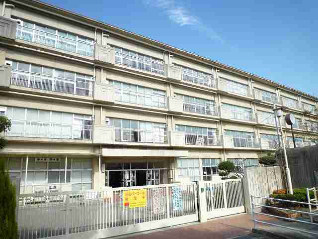 小学校　宝塚市立中山台小学校（小学校）まで933m