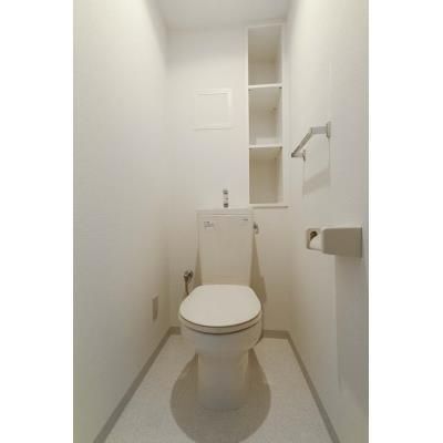 トイレ　落ち着いた色調のトイレです