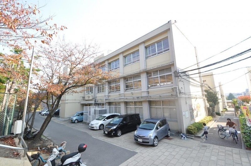 小学校　神戸市立西舞子小学校（小学校）まで369m