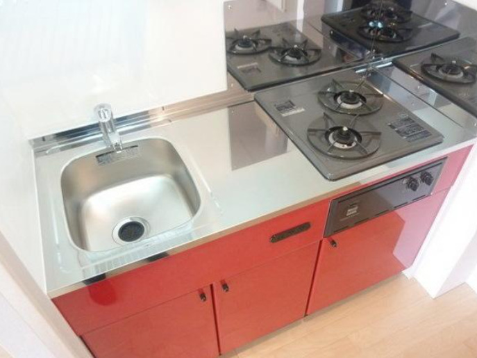 キッチン　別部屋の画像を使用しております。