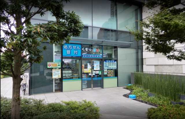 ドラックストア　どらっぐぱぱす　新宿イーストサイドスクエア店（ドラッグストア）まで124m