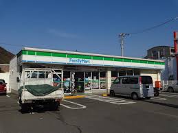 コンビニ　ファミリーマート 高松北バイパス店（コンビニ）まで684m