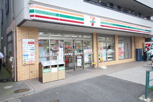 コンビニ　セブンイレブン　北区志茂駅前店（コンビニ）まで974m