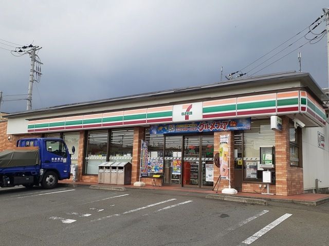 コンビニ　セブンイレブン（コンビニ）まで800m