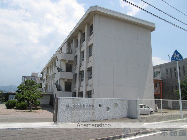 小学校　和気小学校（小学校）まで2075m