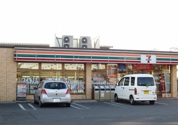 コンビニ　セブンイレブン（コンビニ）まで900m