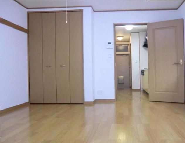 居室・リビング　キレイなフローリングのお部屋です。