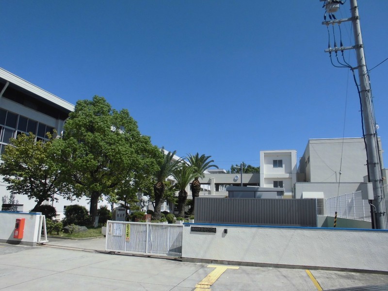 中学校　播磨町立播磨中学校（中学校）まで742m