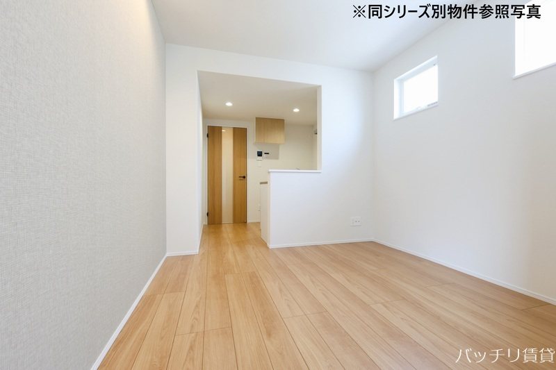 居室・リビング　同型タイプの為、現状を優先致します。