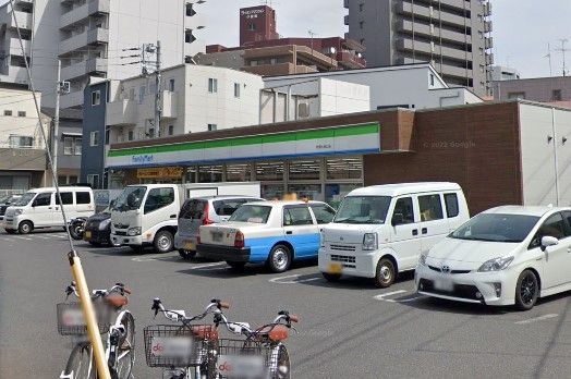 コンビニ　ファミリーマート板橋大谷口店（コンビニ）まで130m