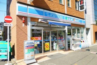コンビニ　ローソン 市谷仲之町店（コンビニ）まで320m