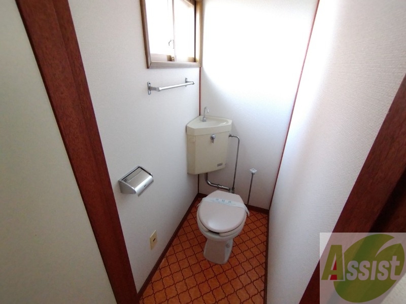 トイレ　こちらはトイレです。清潔感があり、安心して使用できます。