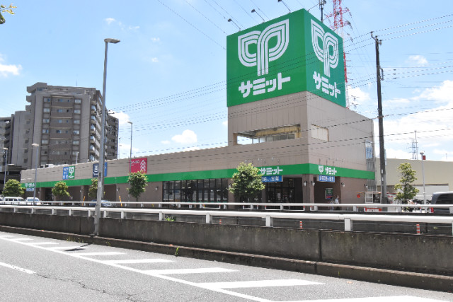 スーパー　サミットストア鳩ヶ谷駅前店（スーパー）まで944m