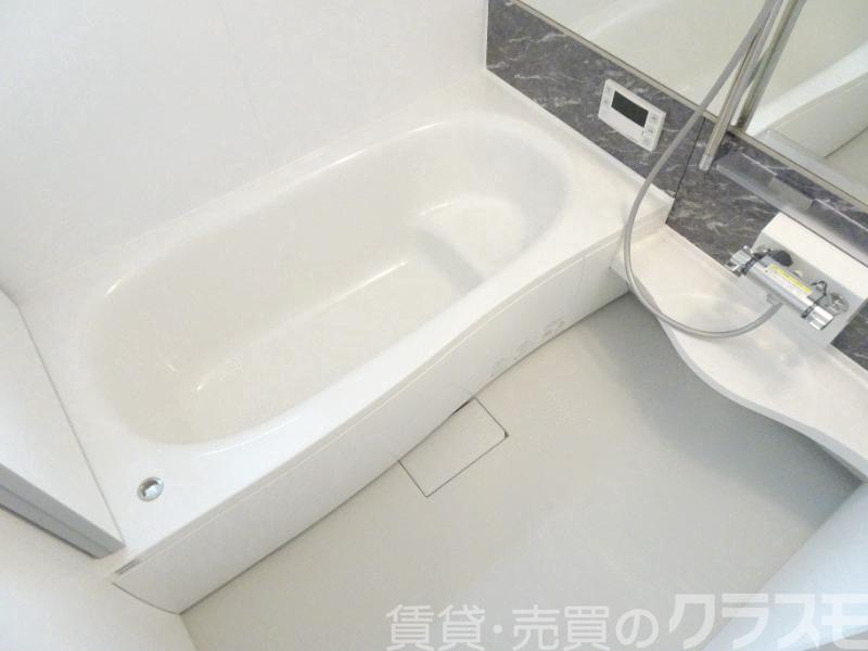 バス・シャワールーム　浴室乾燥機＆追焚機能付き広々バスルーム♪