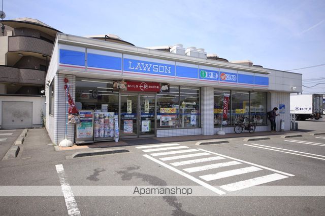 コンビニ　ローソン（コンビニ）まで701m