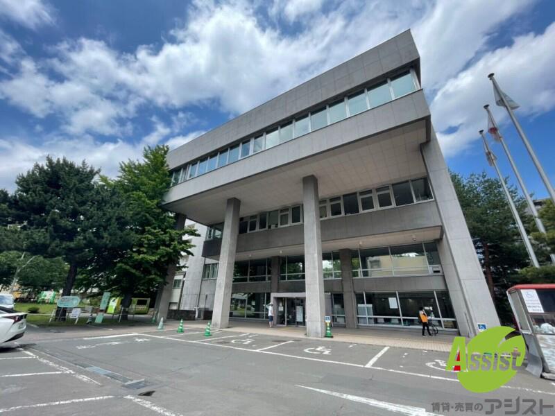 役所　札幌市西区役所（役所）まで612m