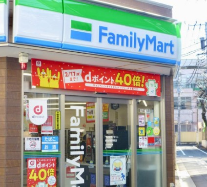 コンビニ　ファミリーマート 西巣鴨駅東店（コンビニ）まで202m