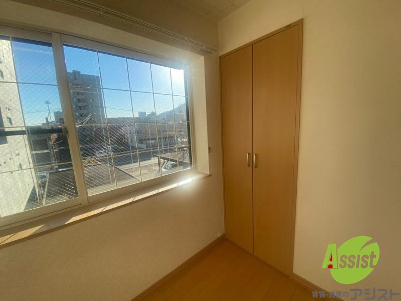 収納　寝室の収納です。部屋がすっきり片付きます。