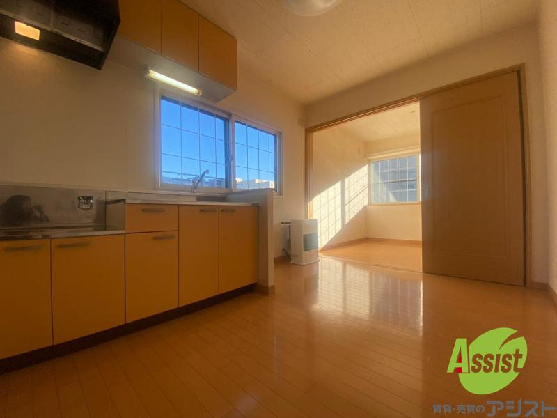 居室・リビング　広くてキレイなお部屋が広がっていて、充実した生活が送れそう。