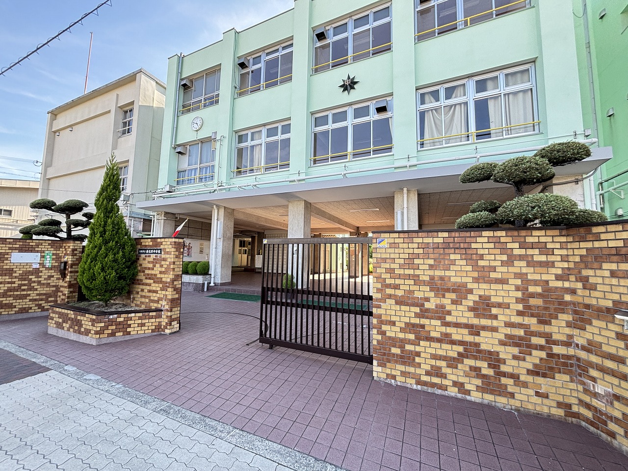 中学校　大阪市立新生野中学校（中学校）まで891m