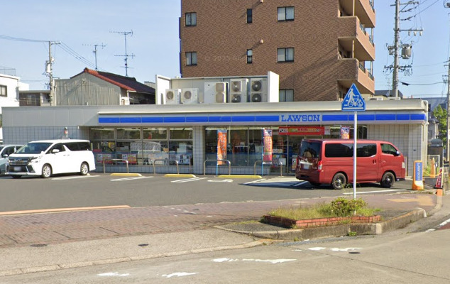 コンビニ　ローソン 東区芳野三丁目店（コンビニ）まで326m