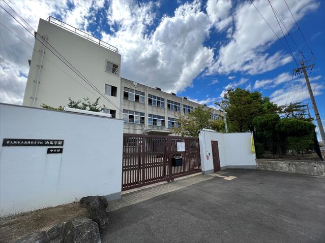 中学校　東大阪市立義務教育学校　池島学園　後期課程校舎（中学校）まで1057m