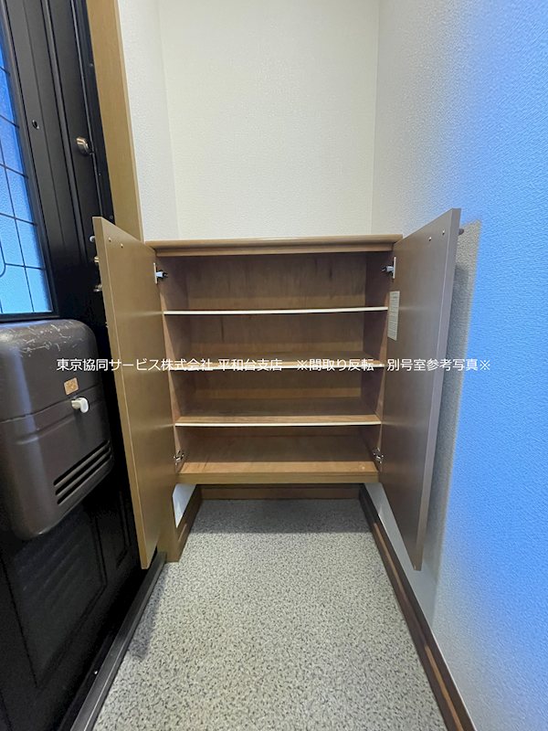 玄関　※間取り反転・別号室参考写真※