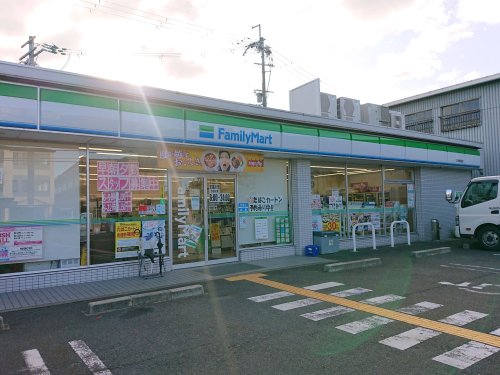 コンビニ　ファミリーマート 草津野路店（コンビニ）まで184m