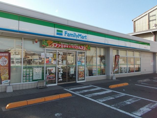 コンビニ　ファミリーマート下吾川店様（コンビニ）まで300m