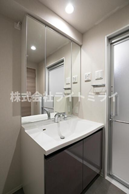 洗面設備　※写真は同タイプ住戸です。
