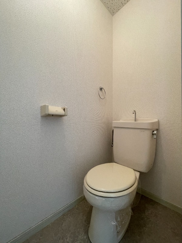 ＪＲ山陽本線 庭瀬駅 徒歩11分 2階建 築32年のトイレ写真