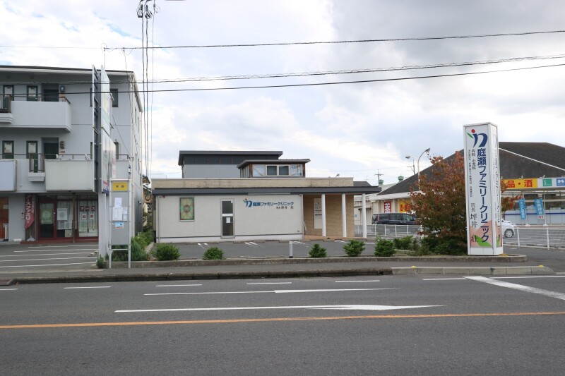 病院　庭瀬ファミリークリニック（病院）まで873m