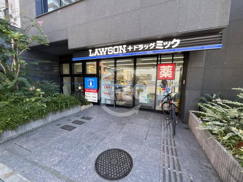 コンビニ　ローソン ドラッグミック江坂広芝町店（コンビニ）まで1m