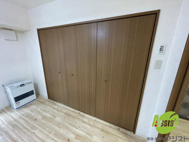収納　寝室の収納です。部屋がすっきり片付きます。