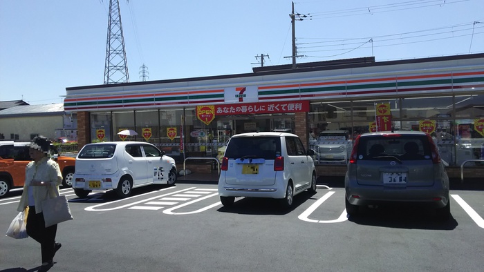 コンビニ　セブンイレブン（コンビニ）まで350m